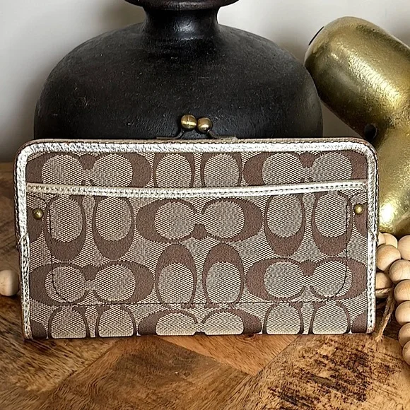 ❌❌SOLD❌❌💳💛VTG COACH Legacy Gigi Kisslock Wallet 💛💳 - Picture 3 of 14